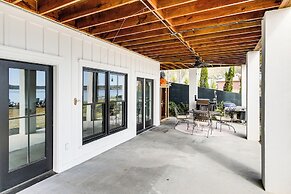 Luxe Lake Greenwood Retreat: Dock & Deck!