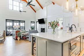 Luxe Lake Greenwood Retreat: Dock & Deck!