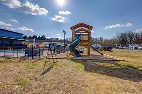 Fire Pit + Pool Access: Cozy Cabin in Sevierville!