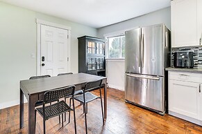14 Mi to Dtwn Seattle: Sleek Home w/ Large Yard