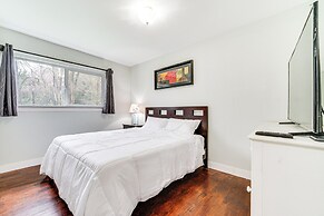 14 Mi to Dtwn Seattle: Sleek Home w/ Large Yard