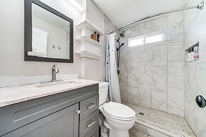 14 Mi to Dtwn Seattle: Sleek Home w/ Large Yard