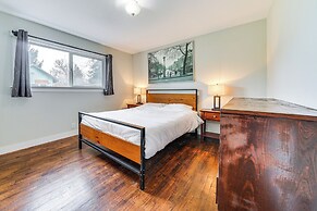 14 Mi to Dtwn Seattle: Sleek Home w/ Large Yard