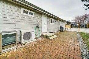 14 Mi to Dtwn Seattle: Sleek Home w/ Large Yard
