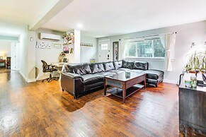 14 Mi to Dtwn Seattle: Sleek Home w/ Large Yard