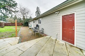 14 Mi to Dtwn Seattle: Sleek Home w/ Large Yard