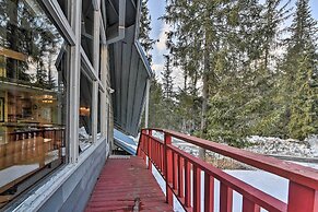 Girdwood Getaway w/ Slope Views: Walk to Lift!