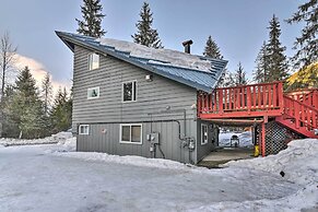 Girdwood Getaway w/ Slope Views: Walk to Lift!