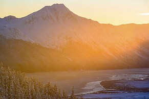 Girdwood Getaway w/ Slope Views: Walk to Lift!