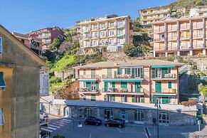 Spacious Apartment In Sori With Terrace