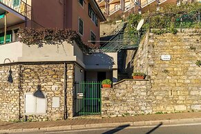 Spacious Apartment In Sori With Terrace