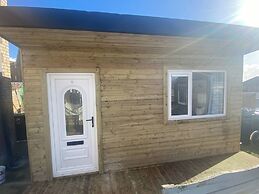R and B Warm and Cosy Cabin