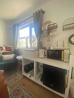 R and B Warm and Cosy Cabin