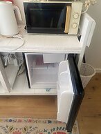 R and B Warm and Cosy Cabin