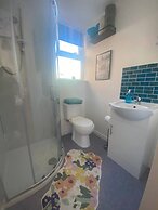 R and B Warm and Cosy Cabin