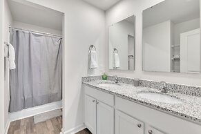 5br Pet Friendly Retreat With Garage Parking 5 Bedroom Home