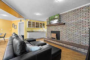 Cosby Mountain Lodge 4 Bedroom Home