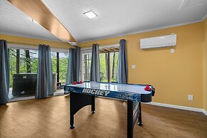 Cosby Mountain Lodge 4 Bedroom Home