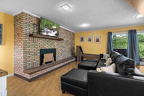 Cosby Mountain Lodge 4 Bedroom Home