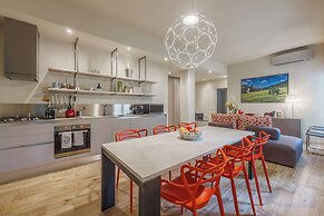 Lucy Florence Charming Modern Apartment