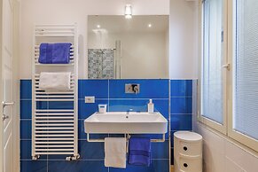 Lucy Florence Charming Modern Apartment