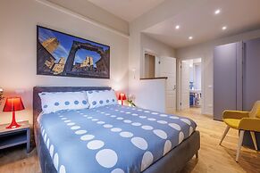 Lucy Florence Charming Modern Apartment
