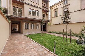 Lucy Florence Charming Modern Apartment