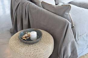 Cycladic home in Kampos by GHH