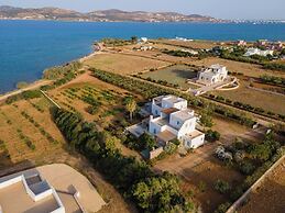 Cycladic home in Kampos by GHH