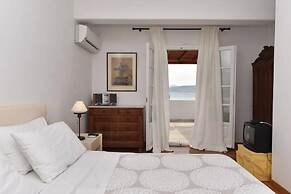 Cycladic home in Kampos by GHH