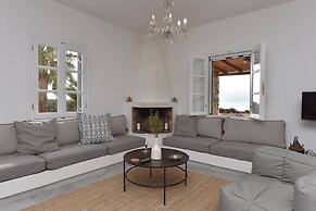 Cycladic home in Kampos by GHH