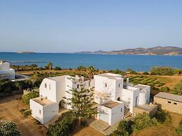 Cycladic home in Kampos by GHH
