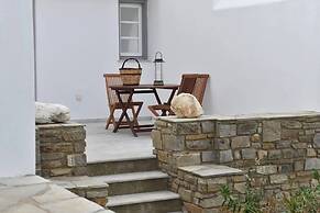 Cycladic home in Kampos by GHH