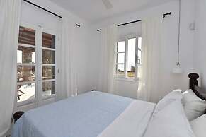 Cycladic home in Kampos by GHH