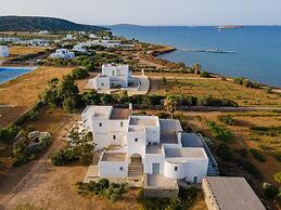 Cycladic home in Kampos by GHH