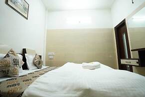 Gurjeet Hotel By Naavagat