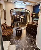 Gurjeet Hotel By Naavagat