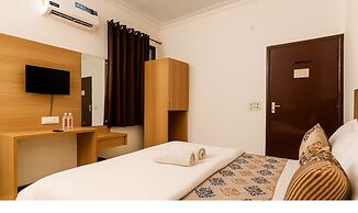 Gurjeet Hotel by Urban Galaxy near Golden Temple