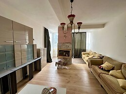 Guest House West Gate