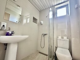 Guest House West Gate