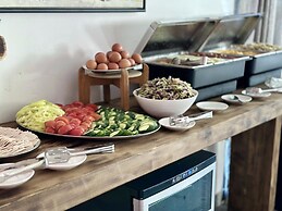 Guest House West Gate