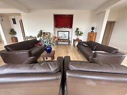 Guest House West Gate