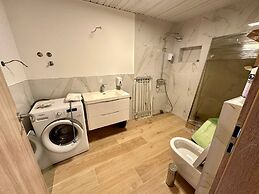 Guest House West Gate