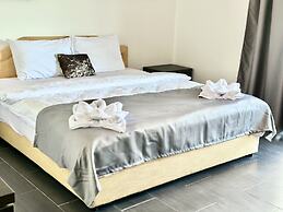 Guest House West Gate