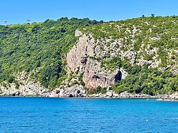 Guest House West Gate