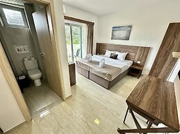 Guest House West Gate