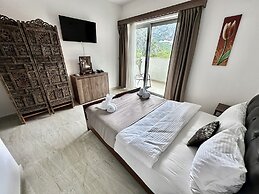 Guest House West Gate