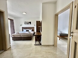 Guest House West Gate