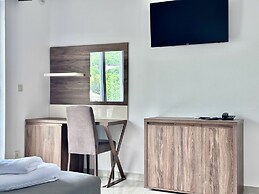 Guest House West Gate