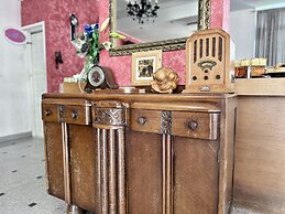 Guest House West Gate